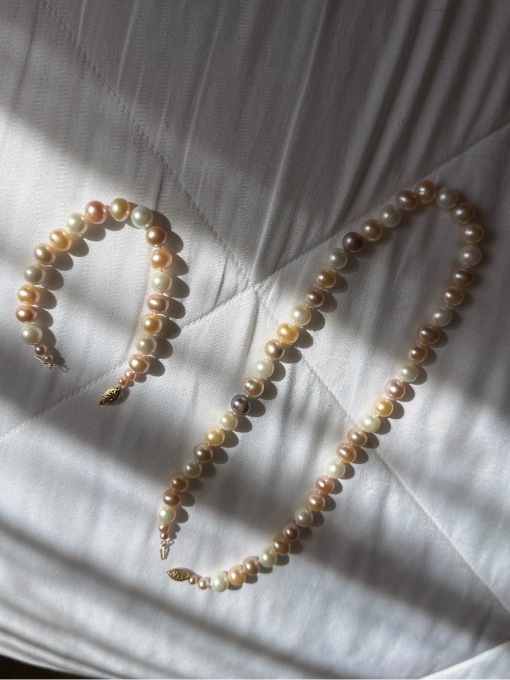 Lustrous Multitone Freshwater Pearl Necklace and Bracelet Set